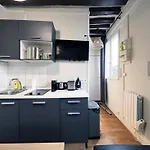 Urbanflat 164 - Studio Parisien En Plein Centre Ville