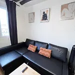 Urbanflat 164 - Studio Parisien En Plein Centre Ville